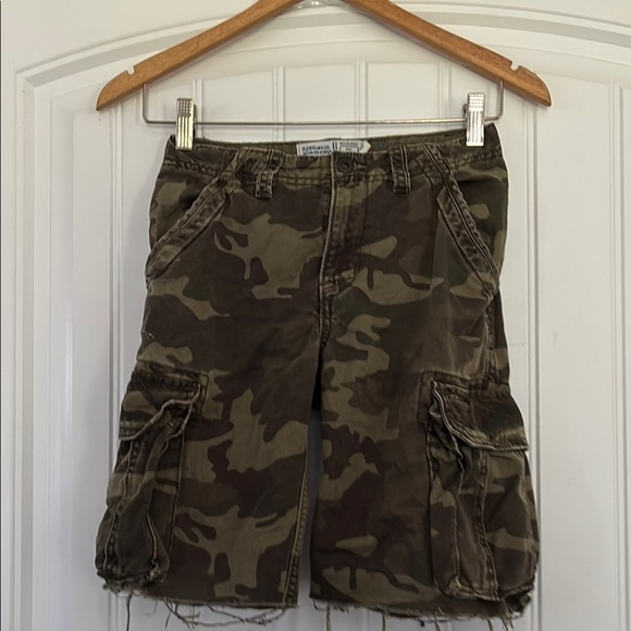 Camo Cargo Shorts size 8 - Picture 1 of 3